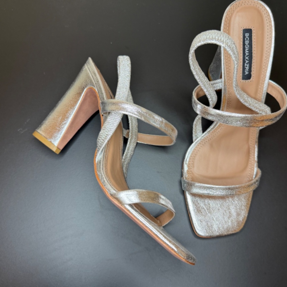NWT BCBGMAXAZRIA Estelle sandals in a metallic silver finish